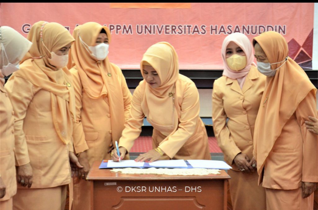 Serah terima Jabatan DWP Unhas Hartati Tamti